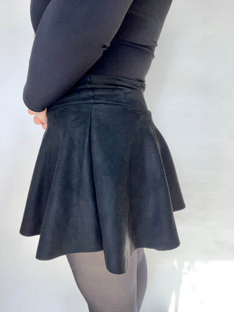 Falda Short Tableada Gamuza