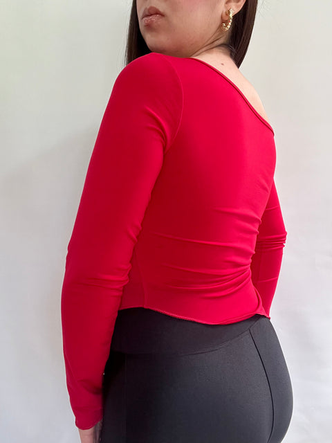 Polera Asimétrica Punta Rojo