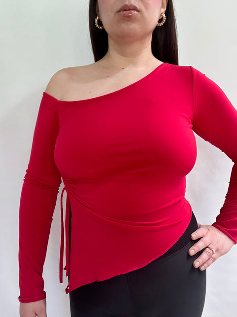 Polera Asimétrica Punta Rojo