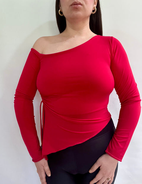 Polera Asimétrica Punta Rojo