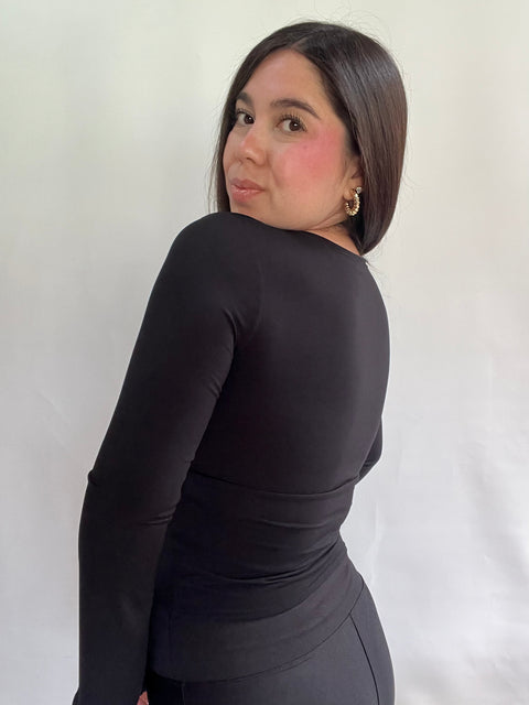 Polera Cruzada Campanada Negra
