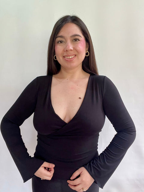 Polera Cruzada Campanada Negra