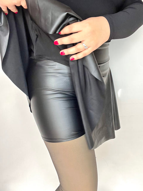 Falda Short Tableada Eco Cuero