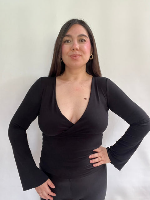 Polera Cruzada Campanada Negra