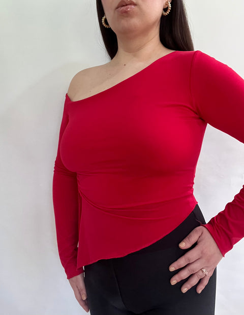 Polera Asimétrica Punta Rojo