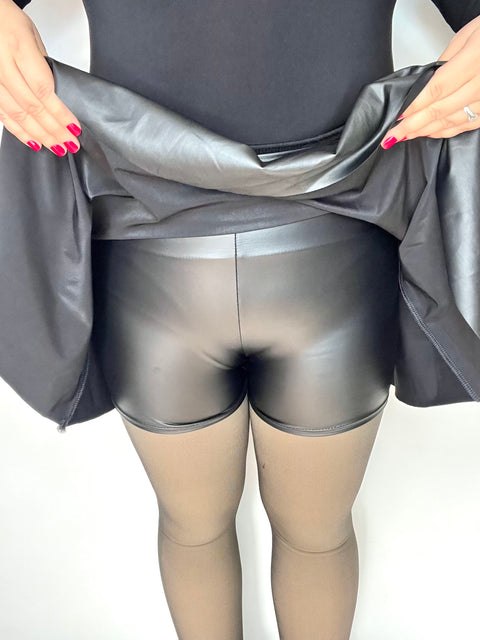 Falda Short Tableada Eco Cuero