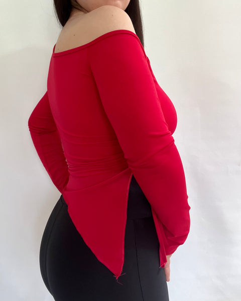 Polera Asimétrica Punta Rojo