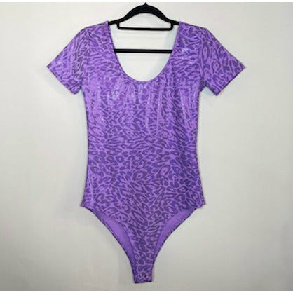 Body Escote U Tornasol Leopardo Morado Manga Corta
