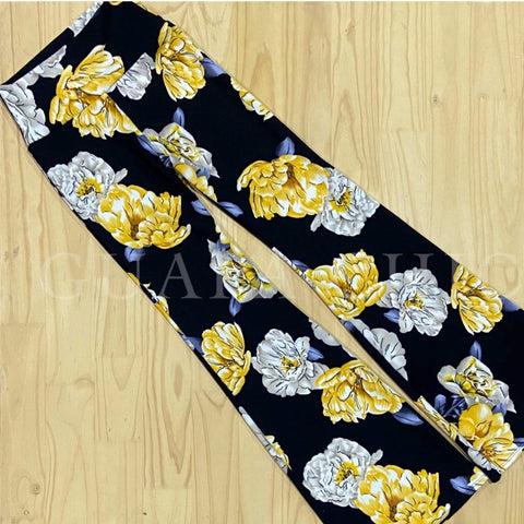 Flare Negra Flores Amarillas Beige
