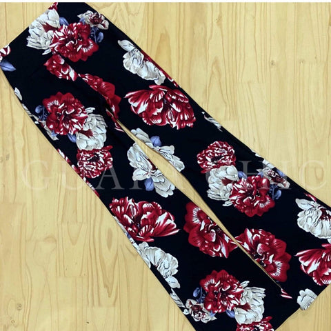 Flare Negra Flores Rojas Beige
